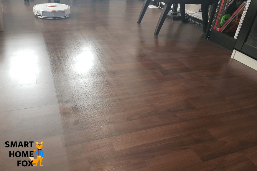 Roborock S7 weischt das Arbeitszimmer